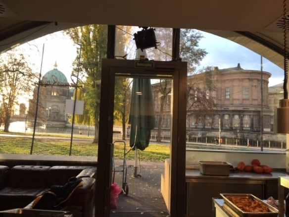 Hochzeit im grünen inmitten von Berlin