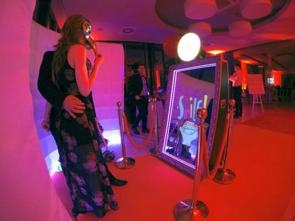 FOTOSPIEGEL – die extravagante Fotobox