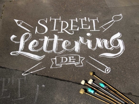 Streetlettering – riesige Kreidekalligrafie auf der Straße