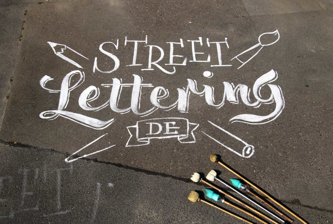 Streetlettering – riesige Kreidekalligrafie auf der Straße