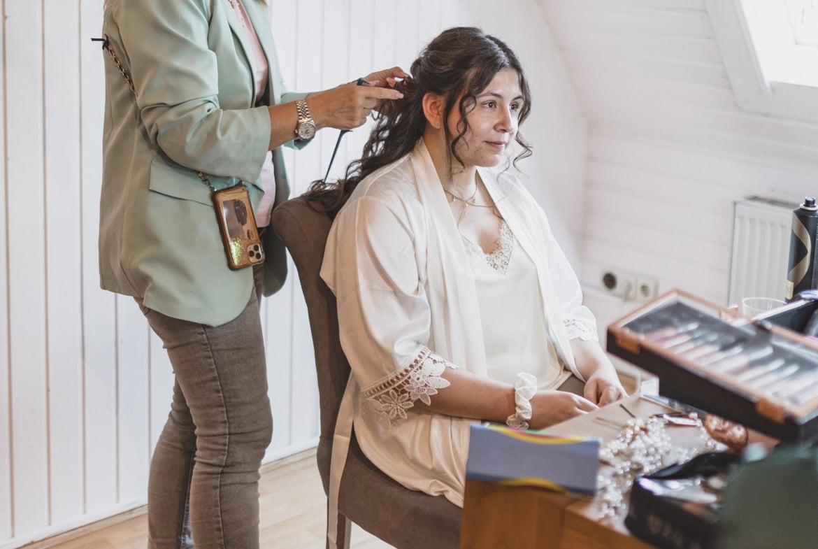 Brautstyling Mobil-Brautfrisur& Brautmakeup,