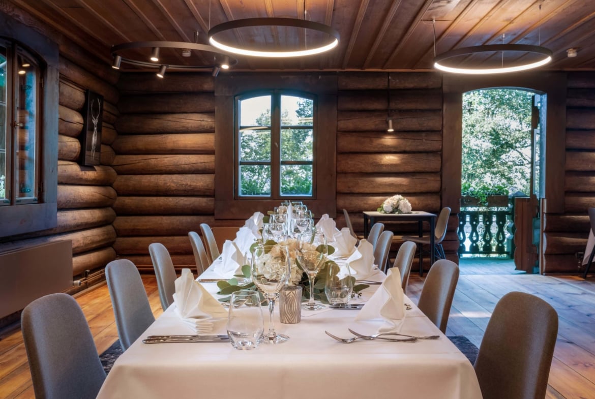 Hochzeit mit Wasserblick im Grünen