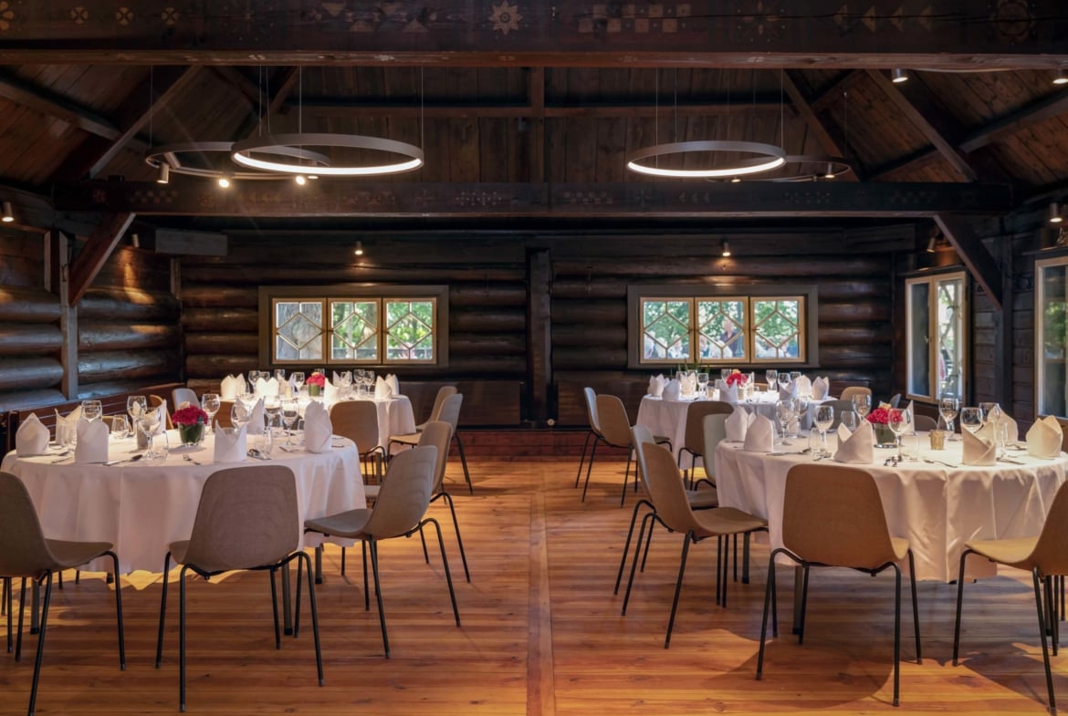 Hochzeit mit Wasserblick im Grünen