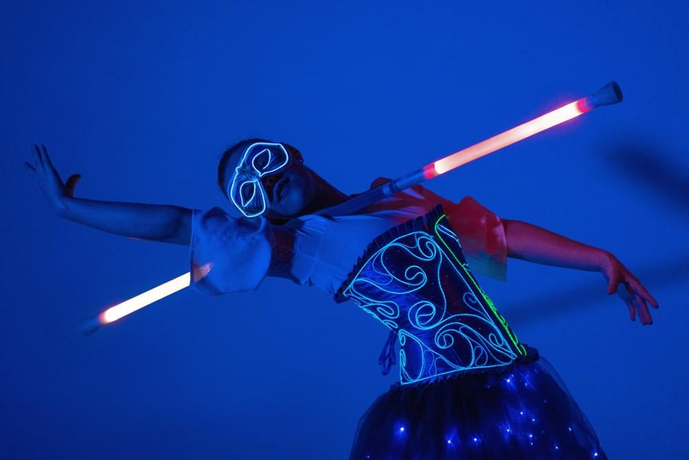 Moderne Licht-, Artistik- und Feuershows vom Profi Duo