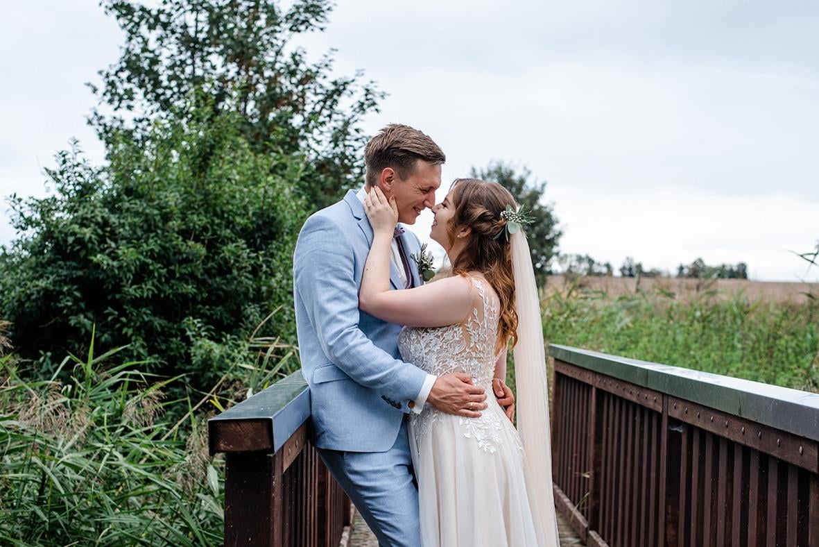 Landhochzeit-in-Leipzig-Halle-Saale-und-Dessau-Moderne-Scheunenhochzeit-in-Leipziger-Umgebung-Hochzeitsfotograf-Leipzig_0247_1