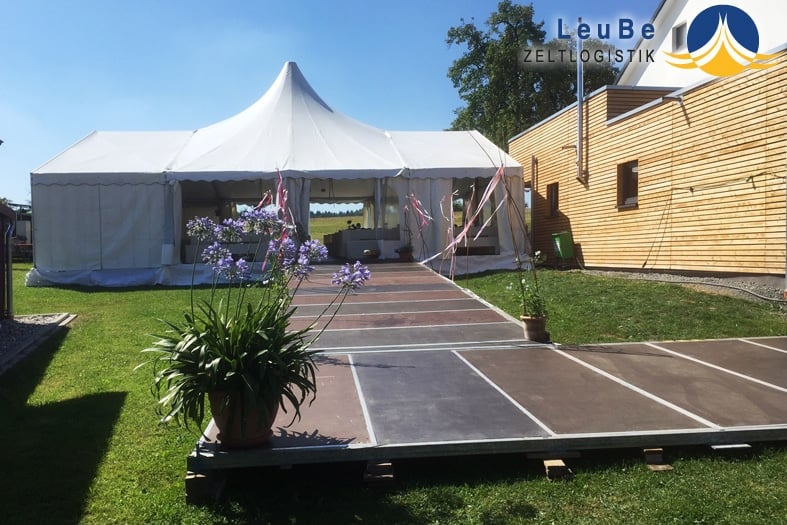 Hochzeitszelt 10 x 24m für 150 bis 250 Personen je nach Bestuhlungsart