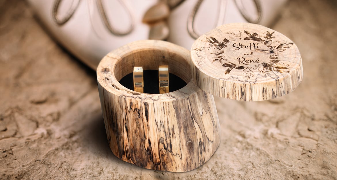 Personalisierbare Ringkissen und Ringboxen aus Holz