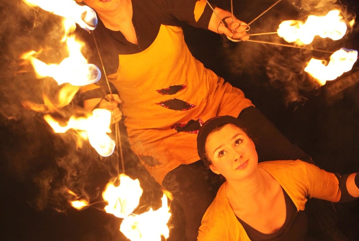 akrobatische Feuershows + tanzakrobatische Luftartistik