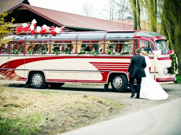 Ein Hochzeitsbus oder Hochzeitsauto von Apollo Oldtimer