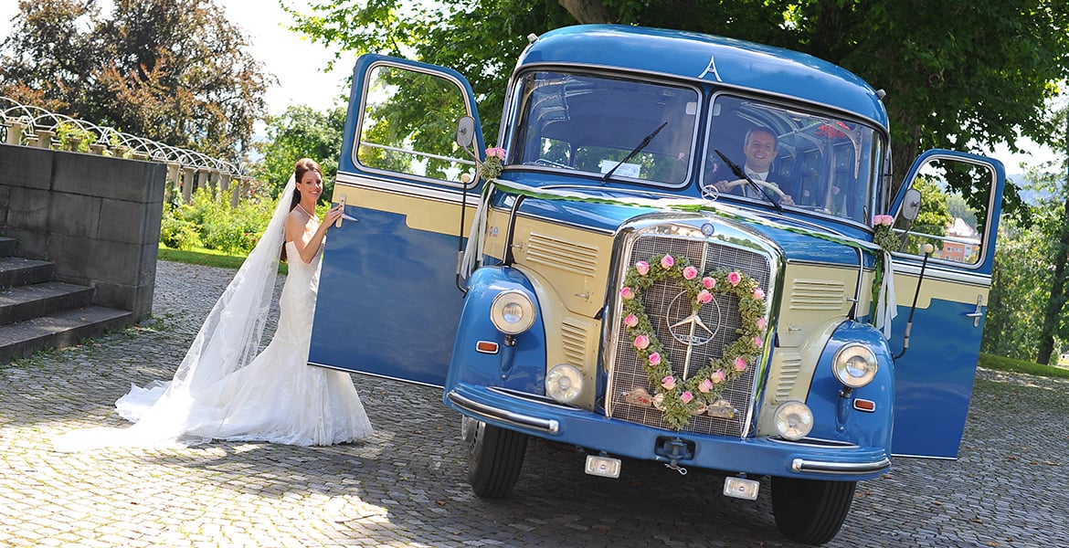 Oldtimerbus München für Standtrundfahrten und Hochzeiten