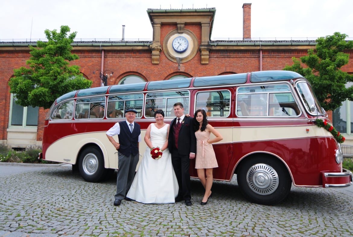 Oldtimerbus München für Standtrundfahrten und Hochzeiten