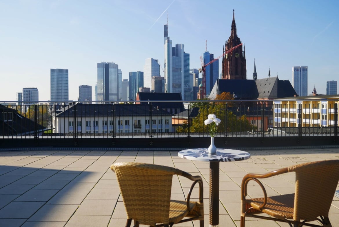 Ballsaal am Mainufer