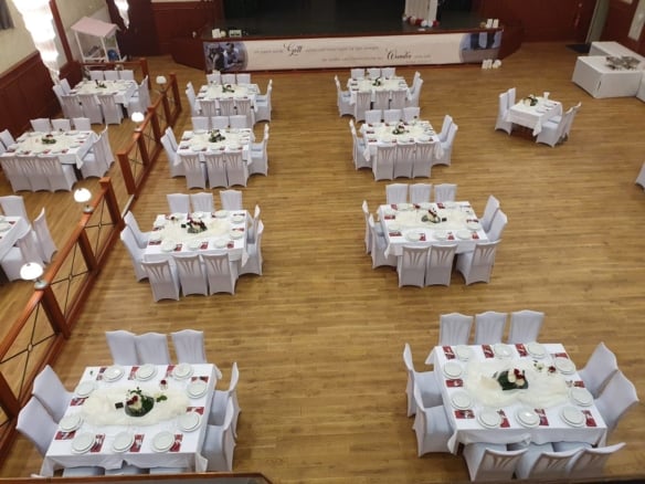 Hochzeit im prunkvollen Festsaal