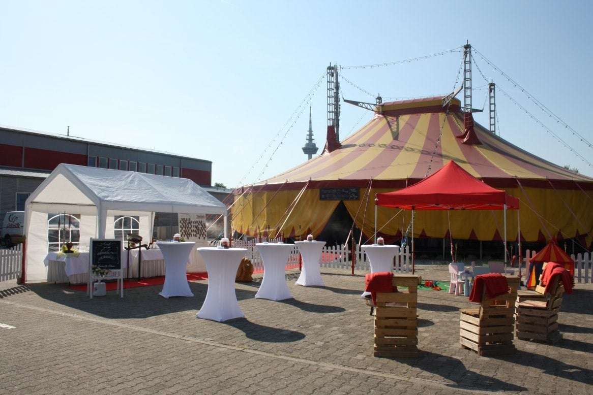 Hochzeit im Zirkuszelt