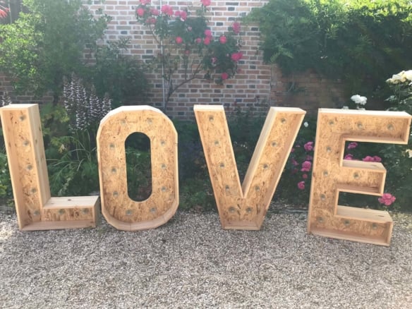 Hochzeitsdeko XXL Buchstaben für eine Hochzeit voller Magie