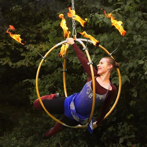 Moderne Licht-, Artistik- und Feuershows vom Profi Duo
