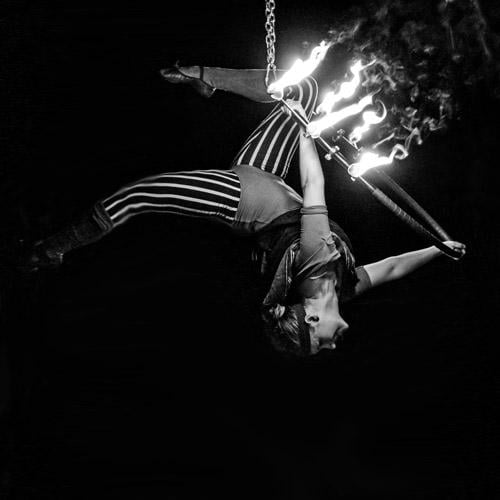 Moderne Licht-, Artistik- und Feuershows vom Profi Duo