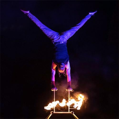 Moderne Licht-, Artistik- und Feuershows vom Profi Duo