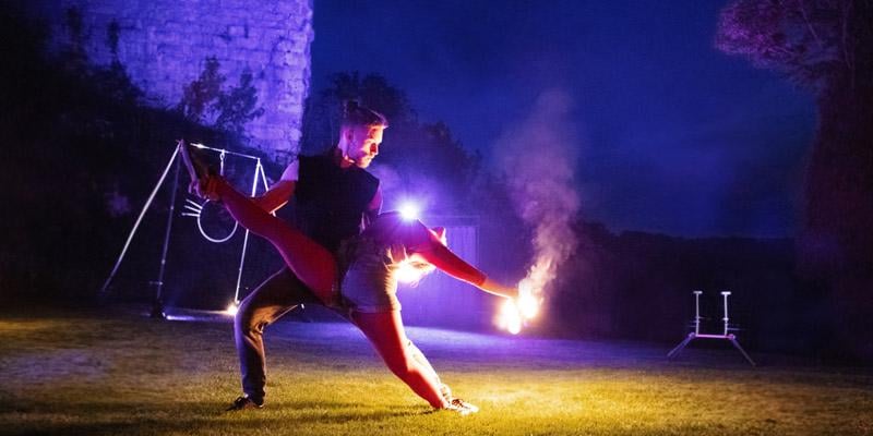 Moderne Licht-, Artistik- und Feuershows vom Profi Duo