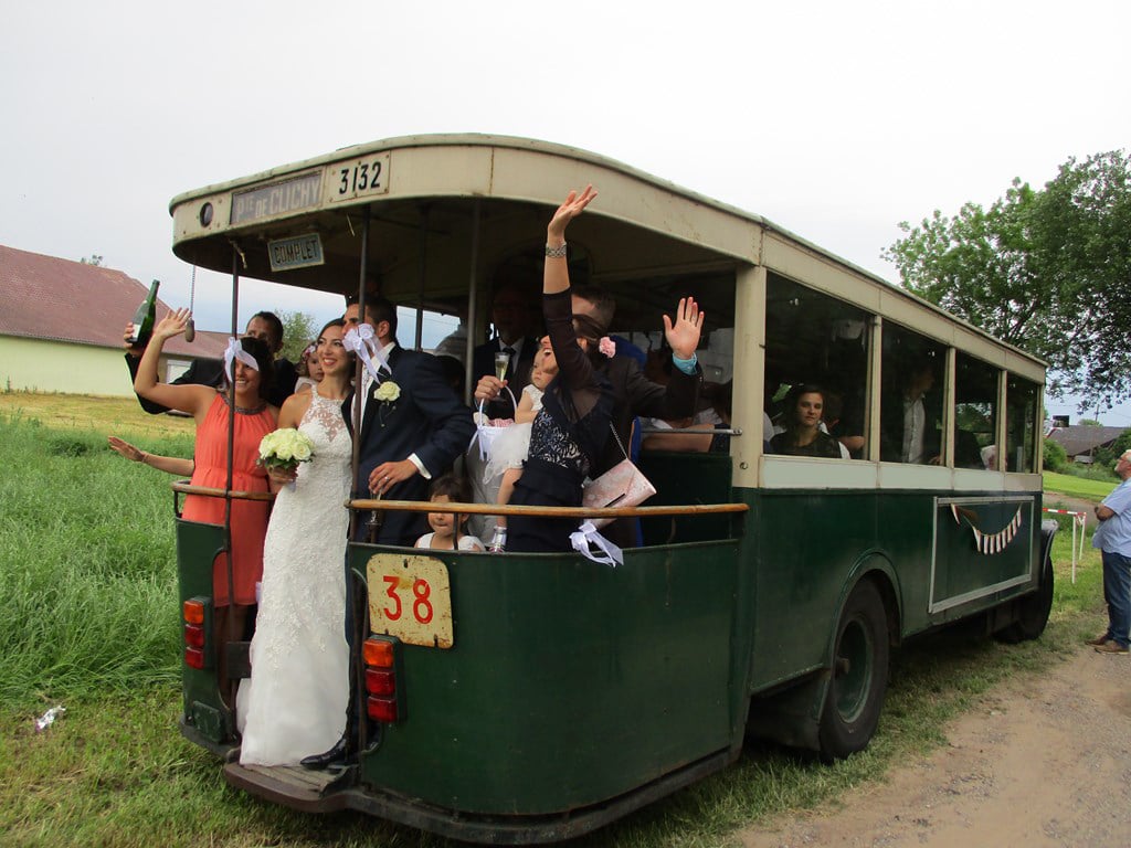 Oldtimerbus München für Standtrundfahrten und Hochzeiten
