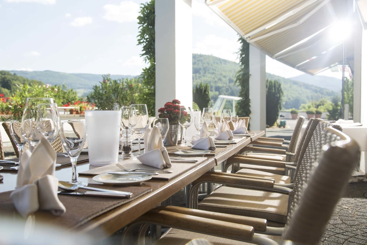 SCHWARZWALD-PANORAMA_Restaurant-Terrasse
