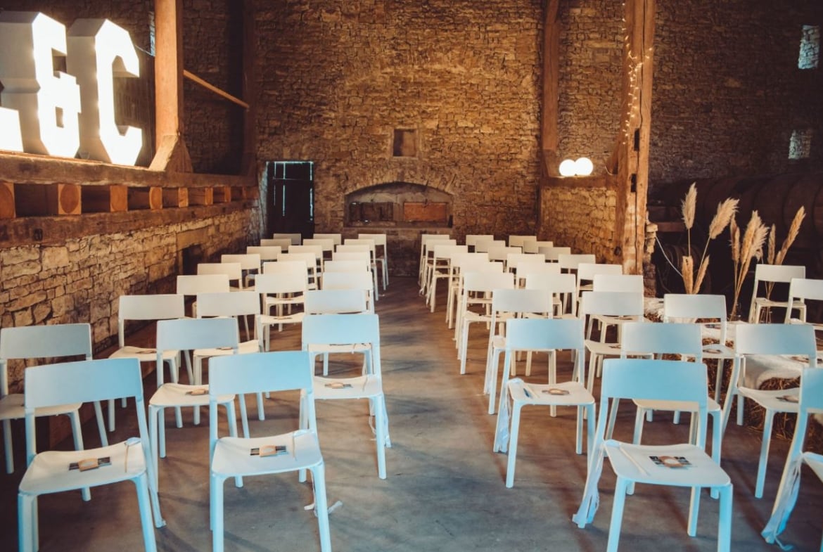 Hochzeit im historischen Schafhof mit moderner Einrichtung