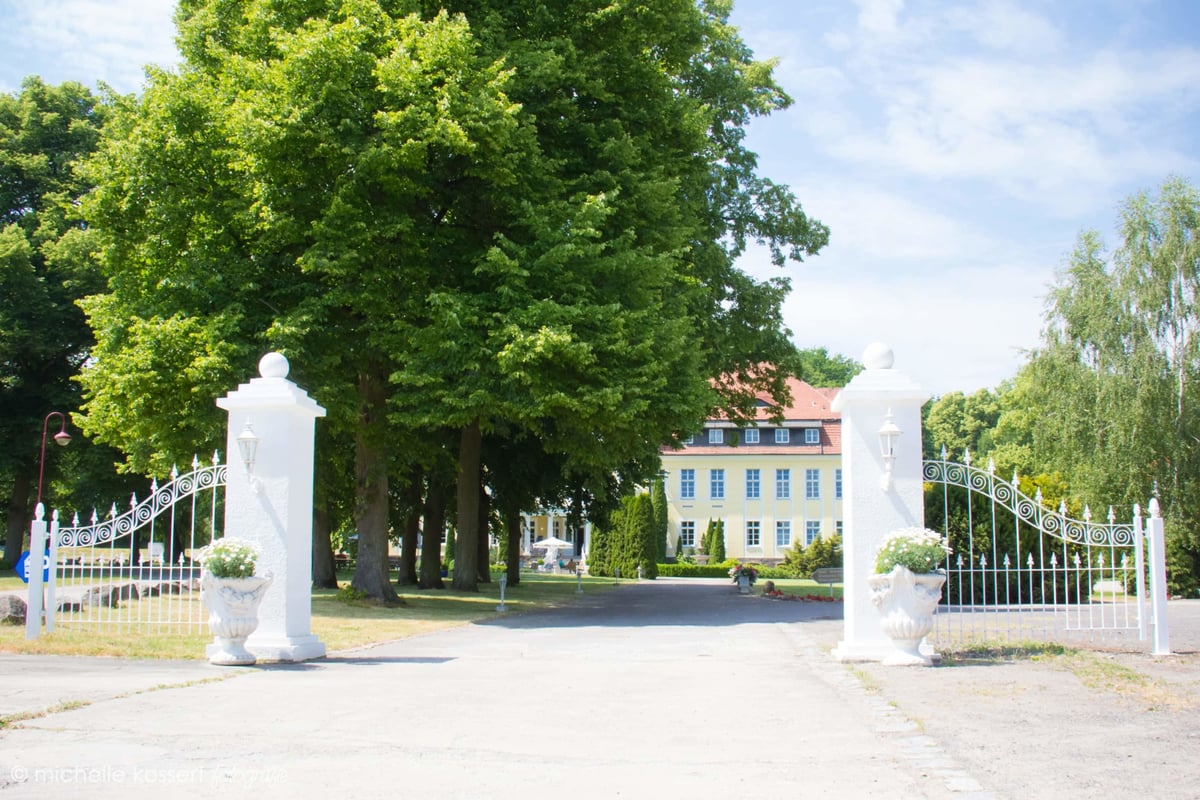 Schloss-Wulkow-die-Auffahrt