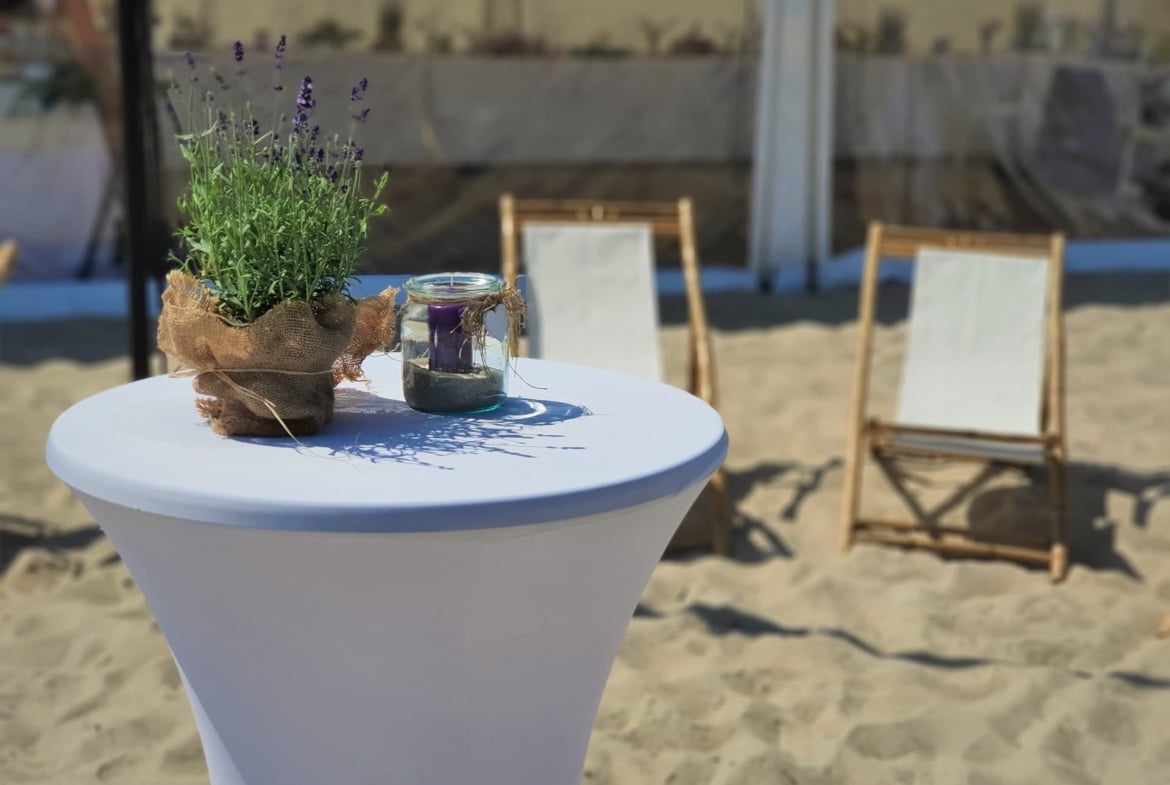 Strand Hochzeiten mit Traumdekorationen in Traumkulisse