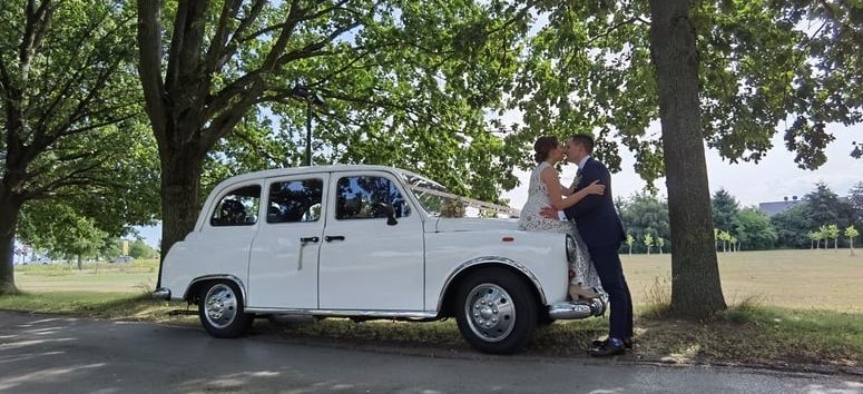 Hochzeitsauto in weiss Princess-Rolls Royce mit Driver oder Fotografen