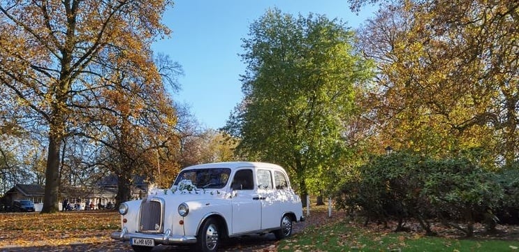 Hochzeitsauto in weiss Princess-Rolls Royce mit Driver oder Fotografen