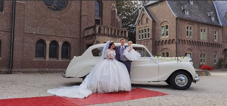 Hochzeitsauto in weiss Princess-Rolls Royce mit Driver oder Fotografen
