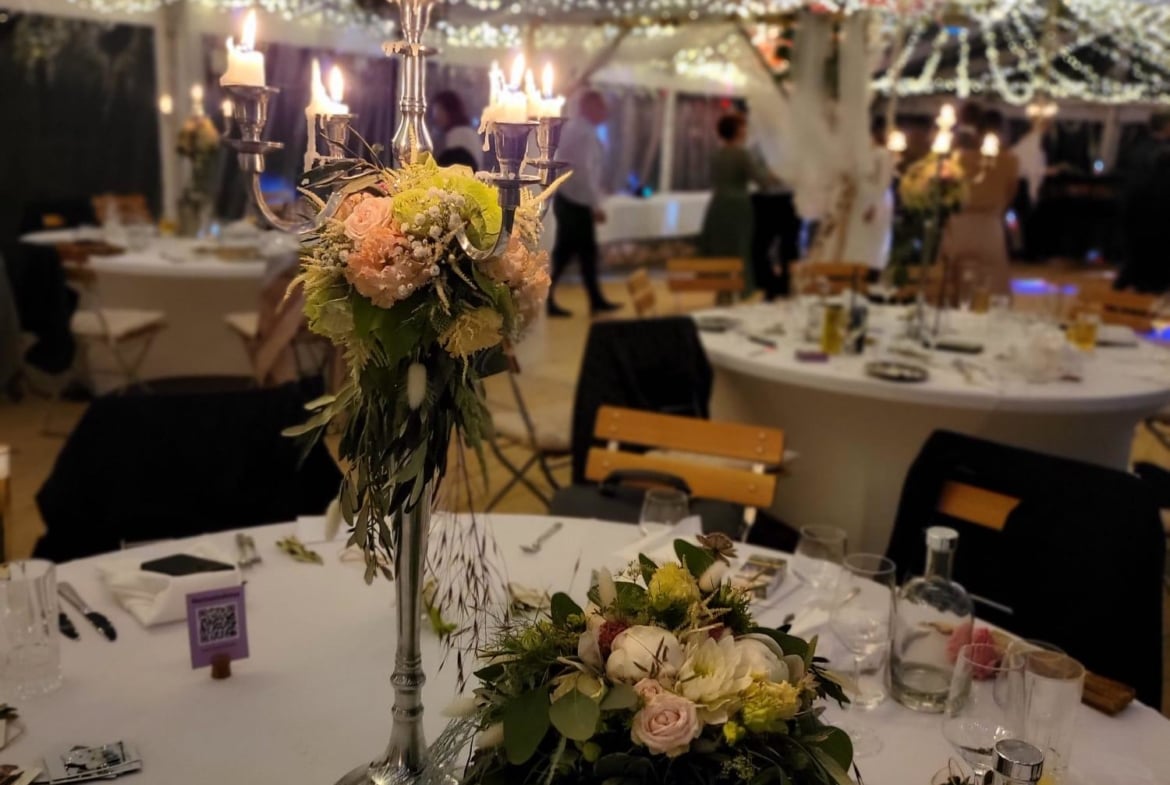 Hochzeit im transparenten Eventzelt