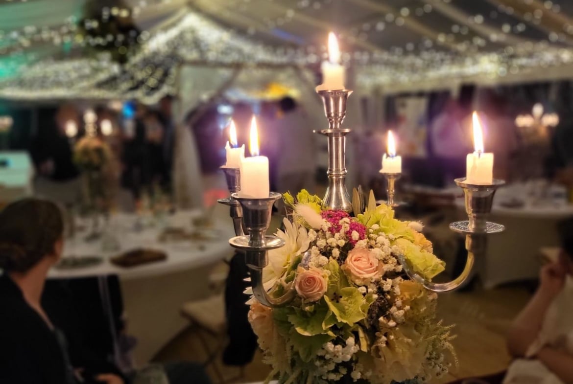 Hochzeit im transparenten Eventzelt