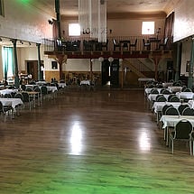 Hochzeit in schönem großen Saal