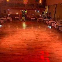Hochzeit in schönem großen Saal