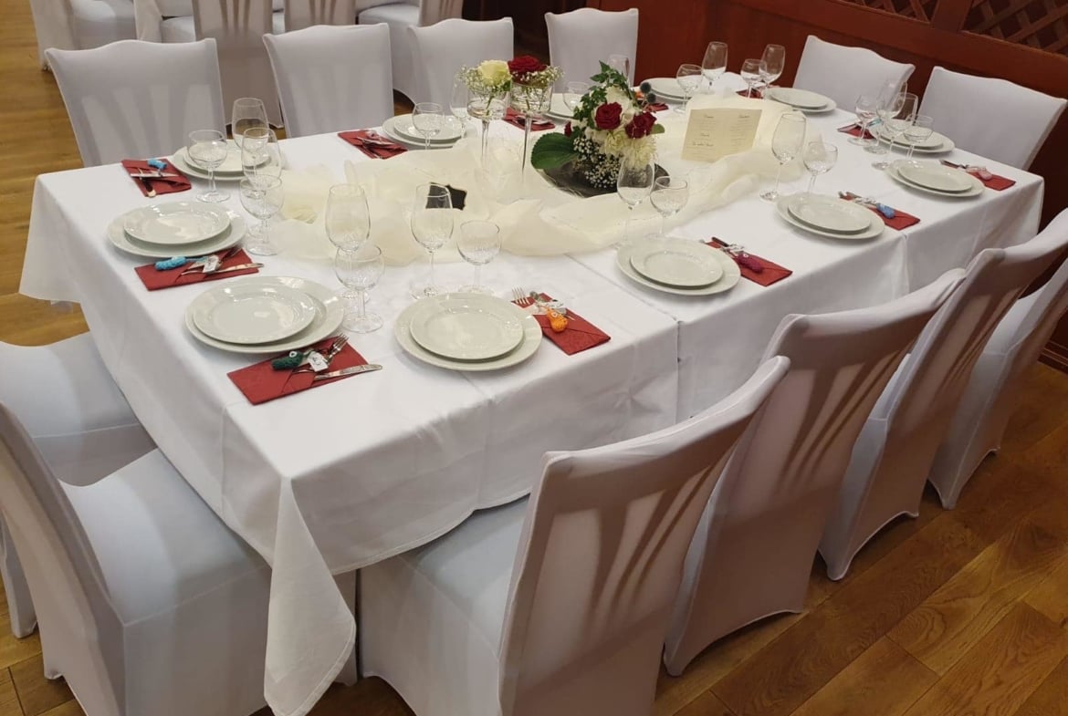 Hochzeit im prunkvollen Festsaal