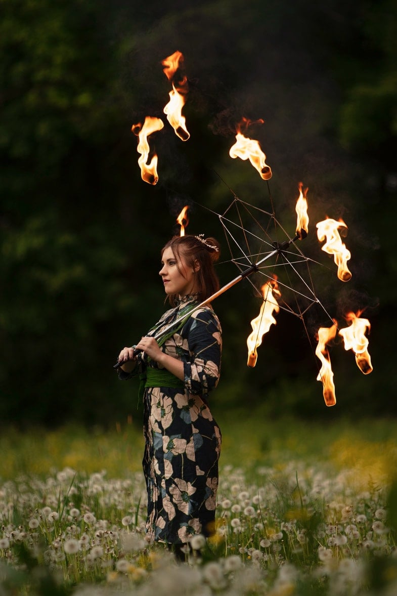 feuerkuenstlerin-nadine-mit-feuershirm-asian-princess-japanese-style2