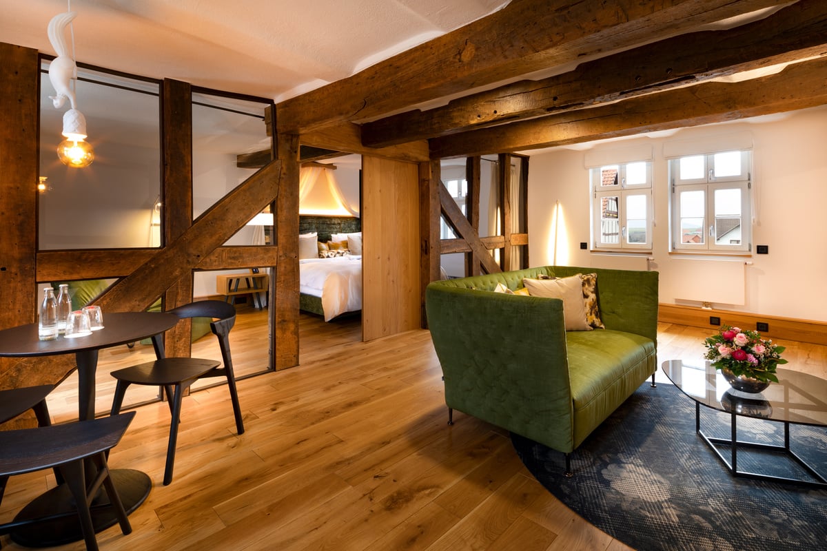 h-hotels_torbogen-suite-og-01-hotel-brunnenhaus-schloss-landau_M-max.-1200px-_49adf208_-1