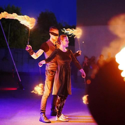 Moderne Licht-, Artistik- und Feuershows vom Profi Duo
