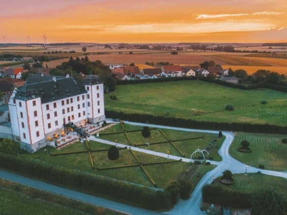 Heiraten in märchenhafter Kulisse auf Schloss Walkershofen