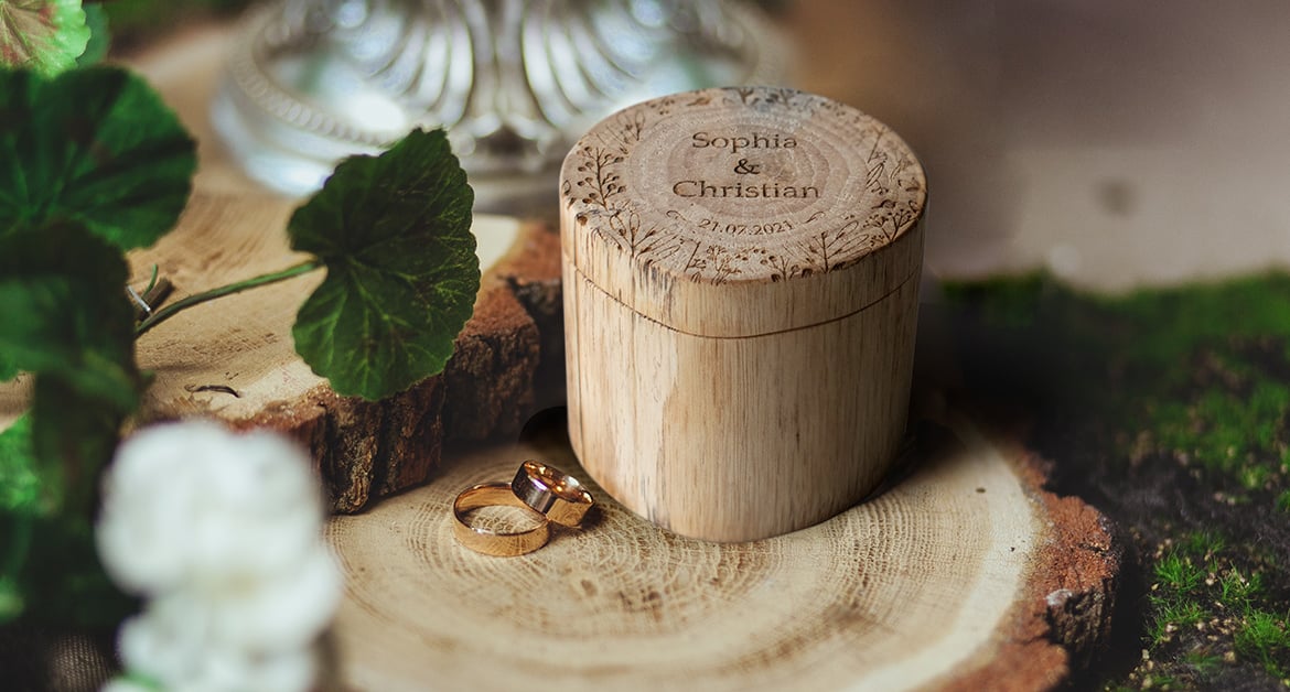 Personalisierbare Ringkissen und Ringboxen aus Holz
