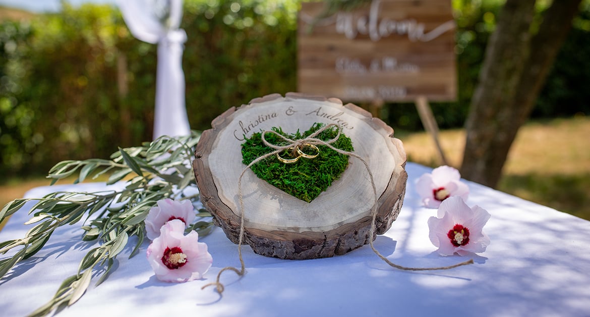 Personalisierbare Ringkissen und Ringboxen aus Holz