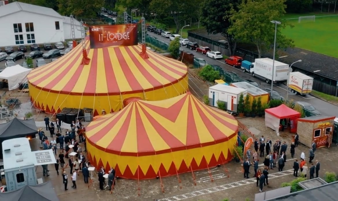 Hochzeit im Zirkuszelt