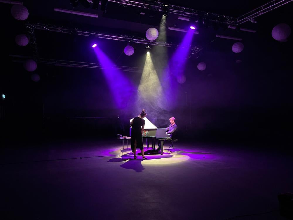 *** Pianist – Maurice Hüsni ***