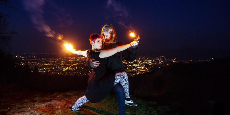 Moderne Licht-, Artistik- und Feuershows vom Profi Duo