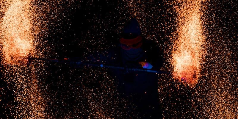 Moderne Licht-, Artistik- und Feuershows vom Profi Duo