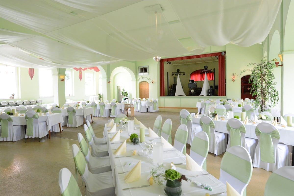 Restaurant, Veranstaltungshaus & Pension “Zum Hirsch”