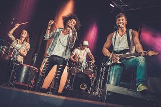 Band auf der Bühne