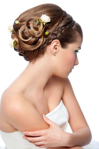 Brautfrisur mit Blumen