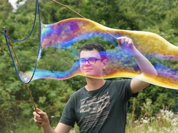 Riesen Seifenblasen – Zum Staunen und selber Probieren